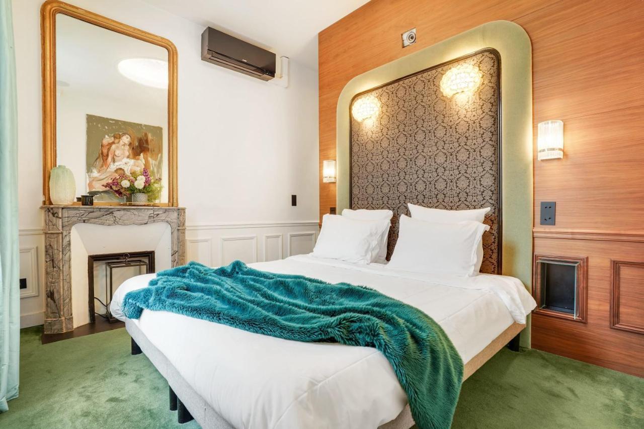Appartement Magnificent Luxury Penthouse In A Prestigious Neighborhood Of With A Eiffel Tower View From Balcony Short Walk To Palais Galliera And Avenue Montaigne Fashion Stores