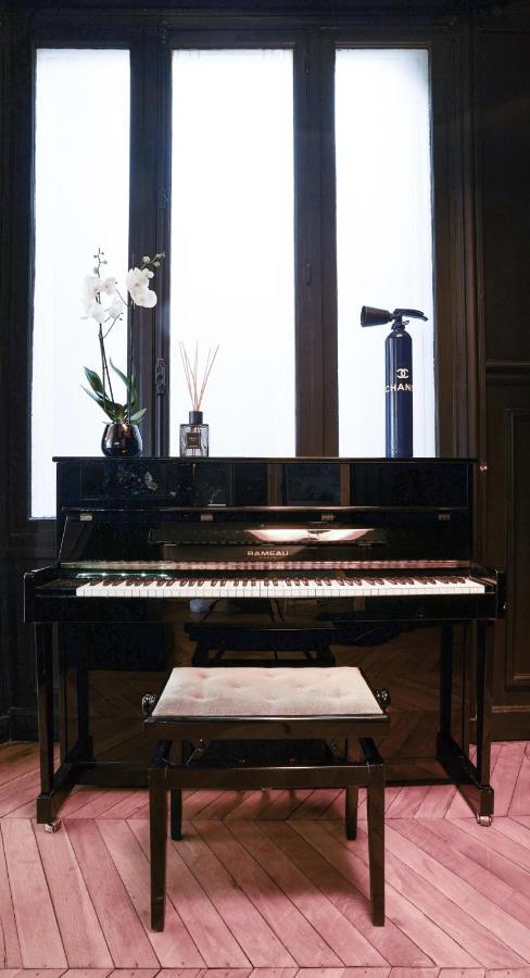 Appartement Magnificent Luxury Penthouse In A Prestigious Neighborhood Of With A Eiffel Tower View From Balcony Short Walk To Palais Galliera And Avenue Montaigne Fashion Stores