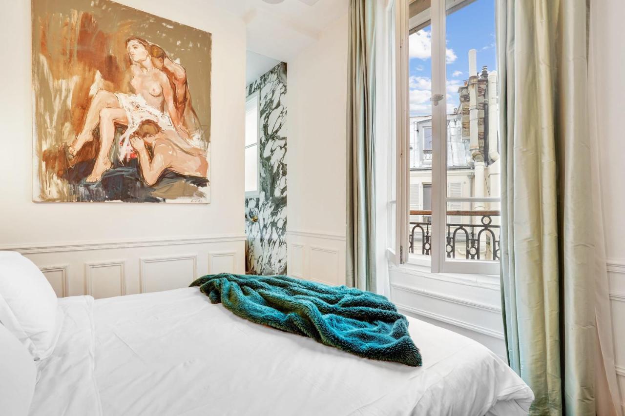 Appartement Magnificent Luxury Penthouse In A Prestigious Neighborhood Of With A Eiffel Tower View From Balcony Short Walk To Palais Galliera And Avenue Montaigne Fashion Stores *