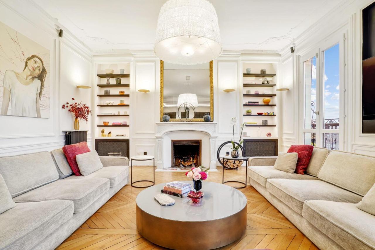 Magnificent Luxury Penthouse In A Prestigious Neighborhood Of With A Eiffel Tower View From Balcony Short Walk To Palais Galliera And Avenue Montaigne Fashion Stores *