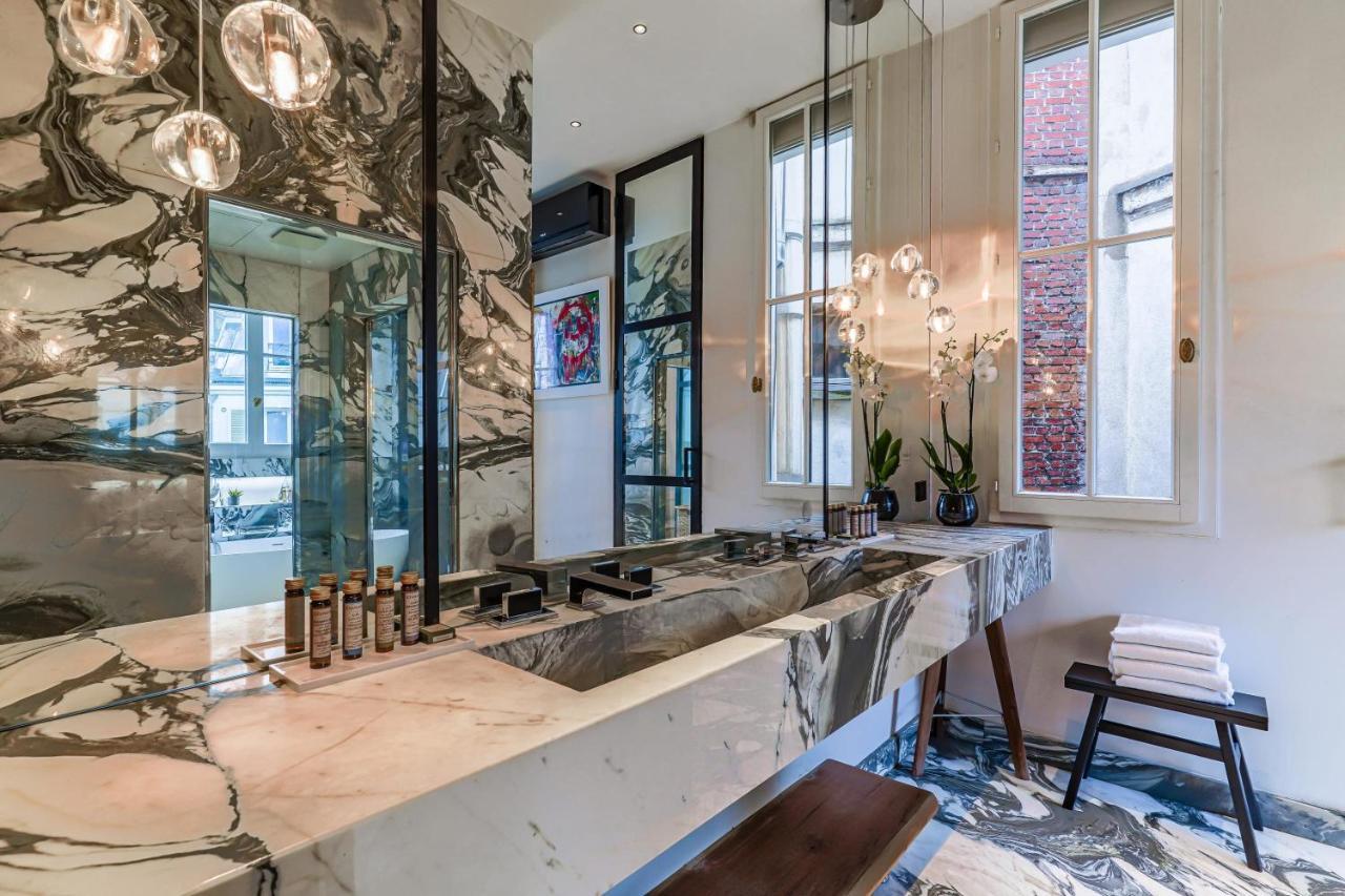 Appartement Magnificent Luxury Penthouse In A Prestigious Neighborhood Of With A Eiffel Tower View From Balcony Short Walk To Palais Galliera And Avenue Montaigne Fashion Stores *