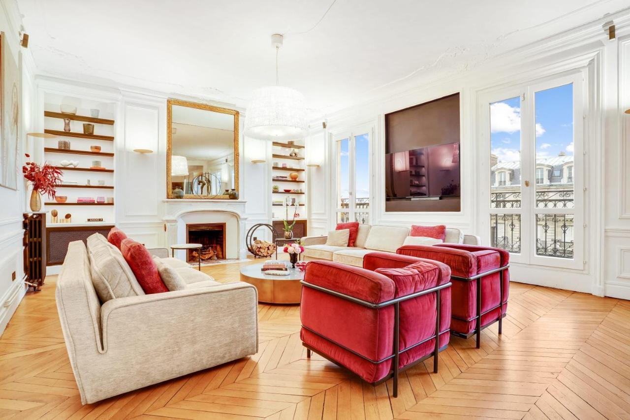 Magnificent Luxury Penthouse In A Prestigious Neighborhood Of With A Eiffel Tower View From Balcony Short Walk To Palais Galliera And Avenue Montaigne Fashion Stores