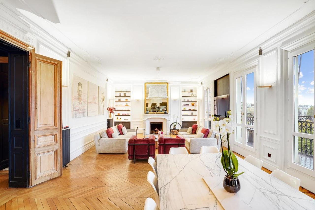Magnificent Luxury Penthouse In A Prestigious Neighborhood Of With A Eiffel Tower View From Balcony Short Walk To Palais Galliera And Avenue Montaigne Fashion Stores Appartement Parijs