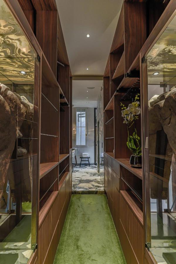 Magnificent Luxury Penthouse In A Prestigious Neighborhood Of With A Eiffel Tower View From Balcony Short Walk To Palais Galliera And Avenue Montaigne Fashion Stores