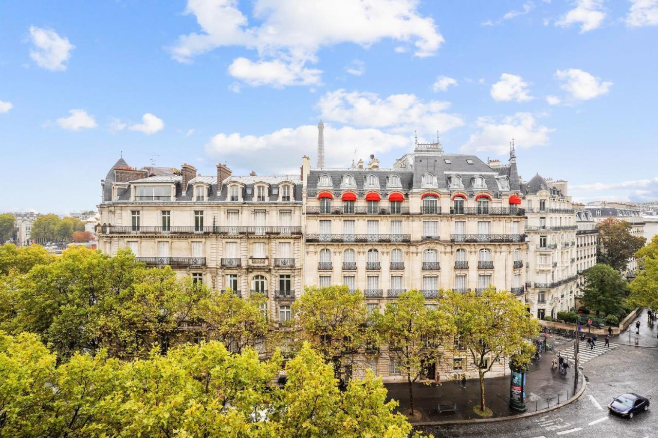 Magnificent Luxury Penthouse In A Prestigious Neighborhood Of With A Eiffel Tower View From Balcony Short Walk To Palais Galliera And Avenue Montaigne Fashion Stores Parijs