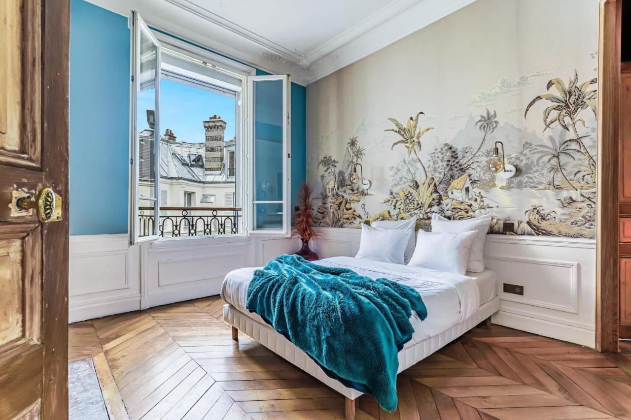 Magnificent Luxury Penthouse In A Prestigious Neighborhood Of With A Eiffel Tower View From Balcony Short Walk To Palais Galliera And Avenue Montaigne Fashion Stores *